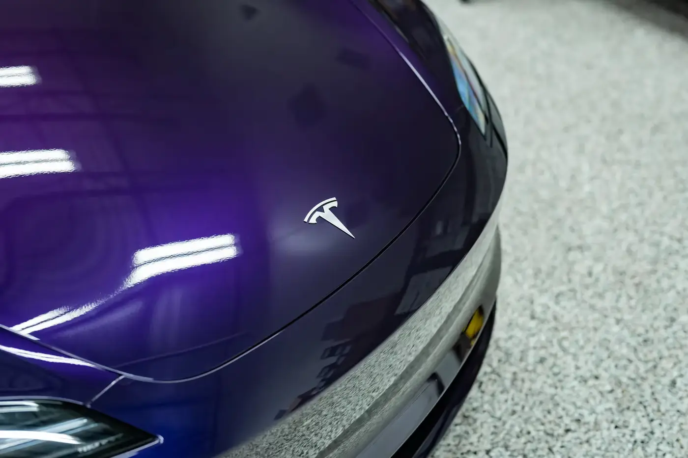 Mor-chameleon Color PPF kaplı Tesla kaputu